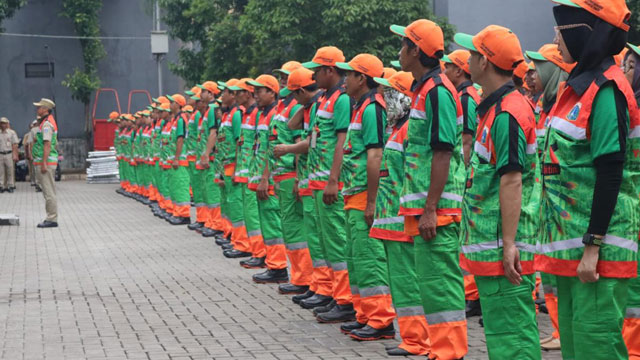 Jaga Jakarta tetap bersih selama lebaran, DLH menyiagakan ribuan petugas. Foto: DLH DKI
