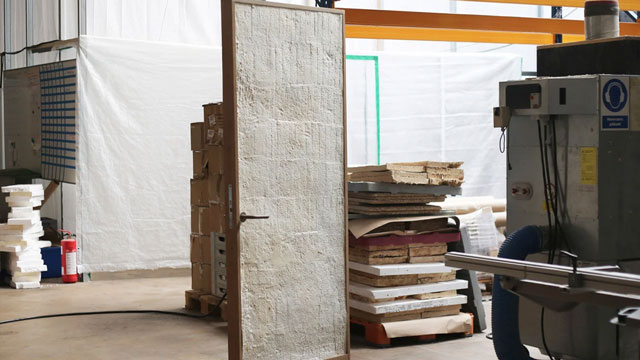 Desainer Denmark mengembangkan pintu ramah lingkungan berbahan jamur. Foto: Yanko Design