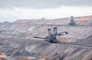 Laporan terbaru mengungkap tingginya risiko dari pesatnya industri Nikel Indonesia. Foto: Freepik