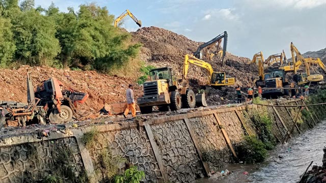 Tragedi longsor Bantargebang. Foto: Walhi