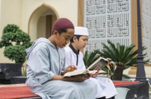 Pesantren dapat menjadi pelopor transisi energi berbasis nilai keagamaan. Foto: Freepik