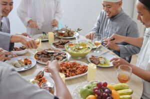 Sampah makanan berpotensi melonjak saat Lebaran. Foto: Freepik