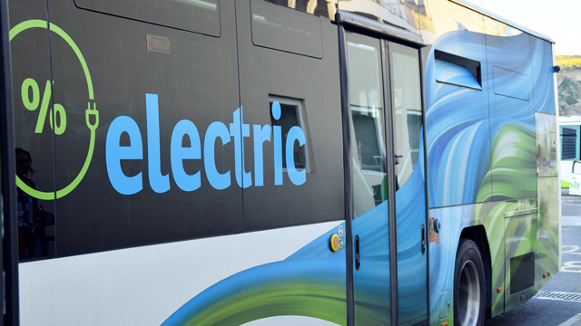 Krisis Selat Hormuz jadi peluang industri otomotif perluas kendaraan listrik. Foto: Freepik