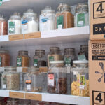 Harga plastik melonjak, saatnya Indonesia beralih ke sistem guna ulang. Foto: AZWI