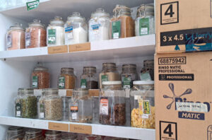 Harga plastik melonjak, saatnya Indonesia beralih ke sistem guna ulang. Foto: AZWI