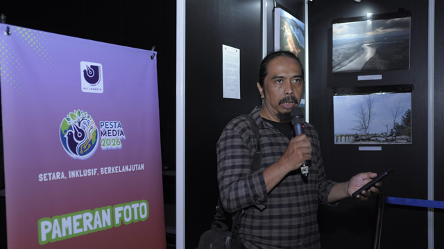 Menyaksikan kerusakan ekologis lewat pameran foto pesta media 2026. Foto: AJI Jakarta