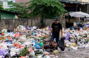 Sistem pengelolaan sampah sulit optimal karena pendanaan minim. Foto: Freepik
