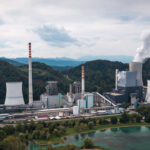 Tak cukup ganti PLTD ke PLTS, batu bara dan gas juga perlu dikurangi. Foto: Freepik