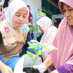 Alfamidi mengajak nasabah Bank Sampah mengolah sampah sachet dan galon bekas. Foto: Alfamidi