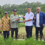 Warga Kota Batu merayakan Hari Bumi, manfaatkan sampah jadi pupuk organik. Foto: Ecoton