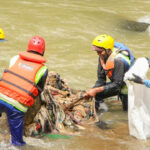 Sunset di Kebun gelar aksi bersih-bersih Ciliwung. Foto: Sunset di Kebun