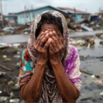 Perempuan dan anak masih menjadi kelompok paling rentan saat bencana. Foto: Freepik