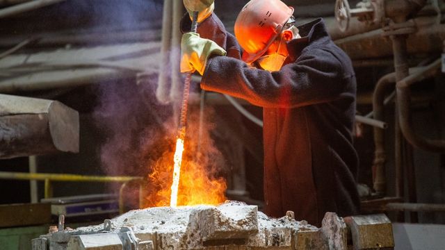 Terbelenggu PLTU, nikel Indonesia berisiko tersisih dari pasar global. Foto: Freepik