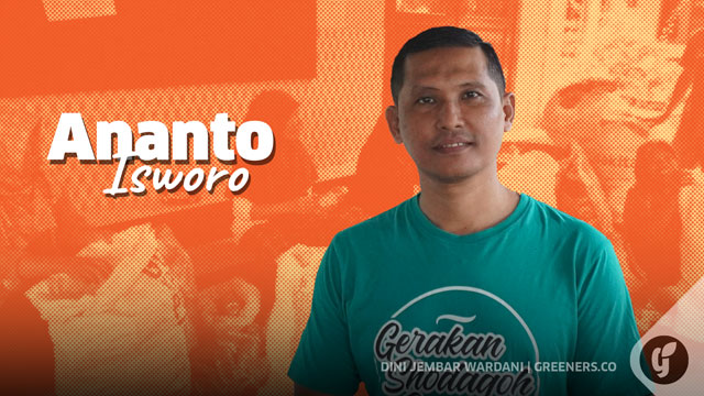 Sedekah sampah jadi ikhtiar Ananto Isworo untuk mengajak umat peduli lingkungan. Foto: Dini J. Wardani