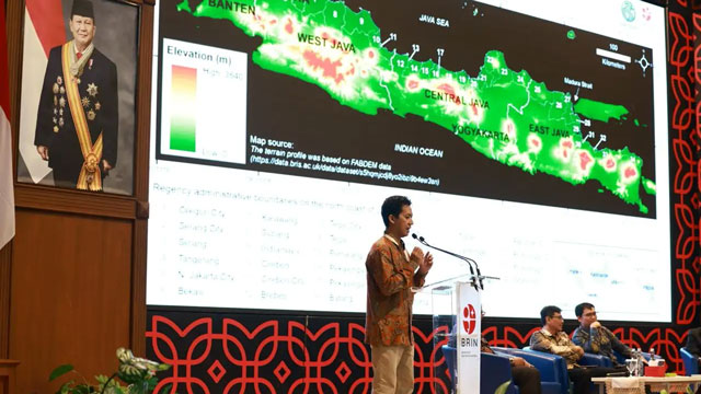 Peneliti BRIN ungkap 65,8 persen garis pantura Jawa alami erosi. Foto: BRIN