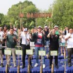 Penanaman bibit mangrove. Foto: Penanaman bibit mangrove. Foto: Generasi Energi Bersih Indonesia