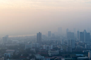 Kualitas udara di lima kota besar Indonesia memburuk. Foto: Magnific