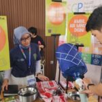Festival Raksha Loka menekan timbulan sampah lewat reuse dan refill. Foto: Ecoton