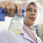 Periset BRIN mengubah limbah sawit jadi minyak biomassa. Foto: BRIN