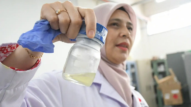 Periset BRIN mengubah limbah sawit jadi minyak biomassa. Foto: BRIN