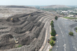 Pemprov DKI mulai menerapkan controlled landfill di TPST Bantargebang. Foto: DLH DKI