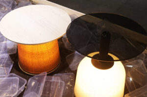 Desainer Thailand membuat meja dari daur ulang thinwall. Foto: Yanko Design