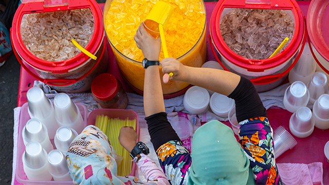 Bagaimana UMKM Mulai Bertahap Mengurangi Plastik Sekali Pakai?