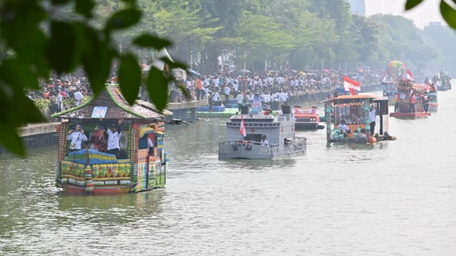 43 Perahu dari Botol Plastik Bekas Hiasi Danau Sunter